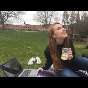 Meet your Posher, Laura